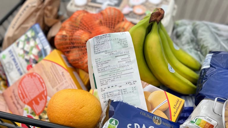 Supermarkt (Archivbild): Wie die Behörde mitteilte, stiegen vor allem die Preise für Nahrungsmittel überdurchschnittlich stark.
