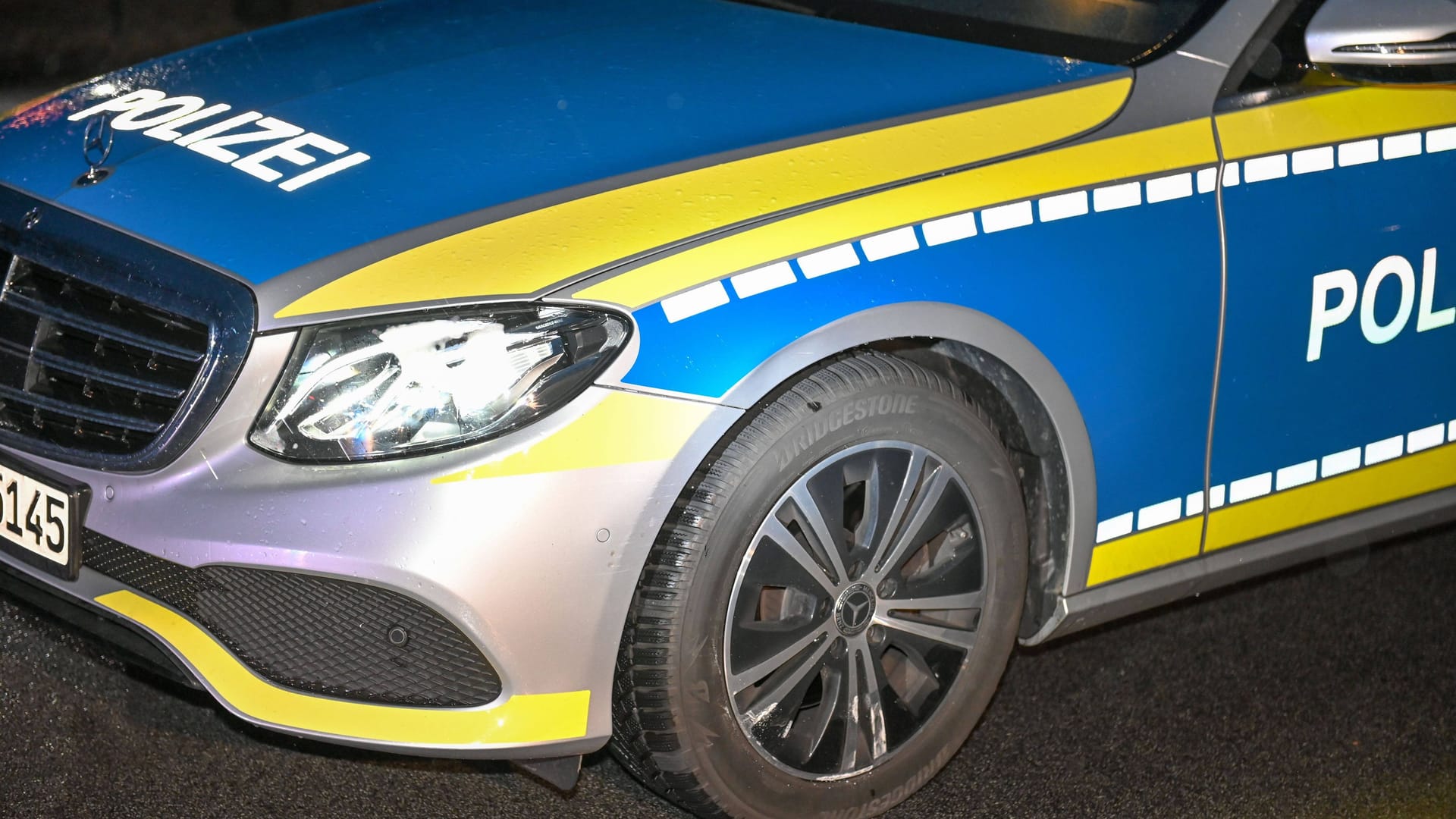 Polizeiauto (Symbolbild): Die 29-Jährige fuhr in einem unbewachten Moment einfach mit einem Streifenwagen davon. Polizeiauto (Symbolbild): Die 29-Jährige fuhr in einem unbewachten Moment einfach mit einem Streifenwagen davon.