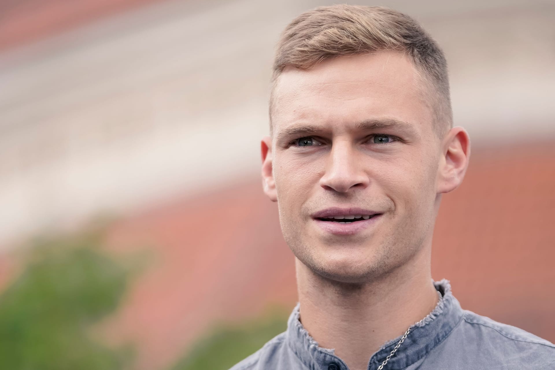 Joshua Kimmich: Der Bayernprofi hat einen Dreh beim "Tatort" aus München absolviert.