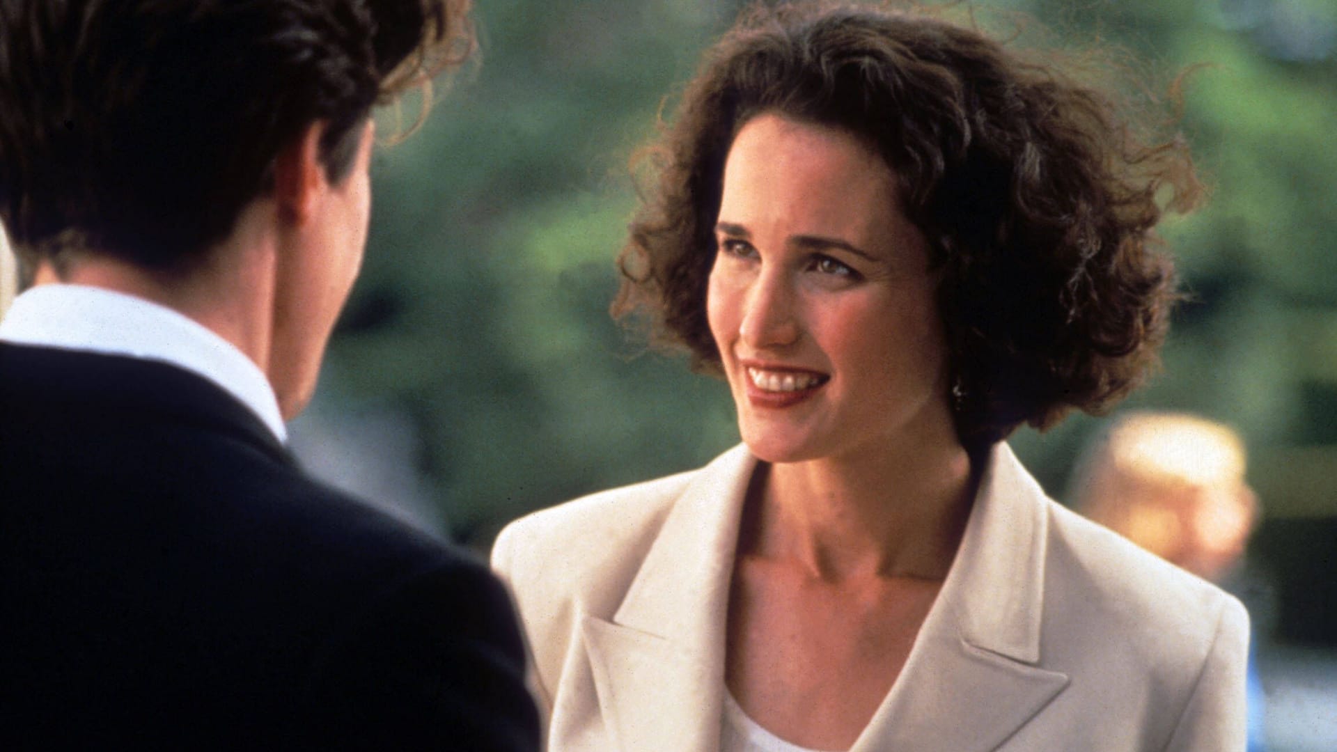 Andie MacDowell: 1994 spielte sie im Kultfilm "Vier Hochzeiten und ein Todesfall" mit.