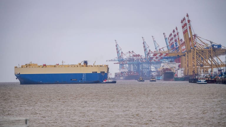 Containerterminal im Seehafen von Bremerhaven (Archivfoto): Der Hafen wird zwar bestreikt, aufgrund einer Sondervereinbarung könne er aber angesteuert werden.