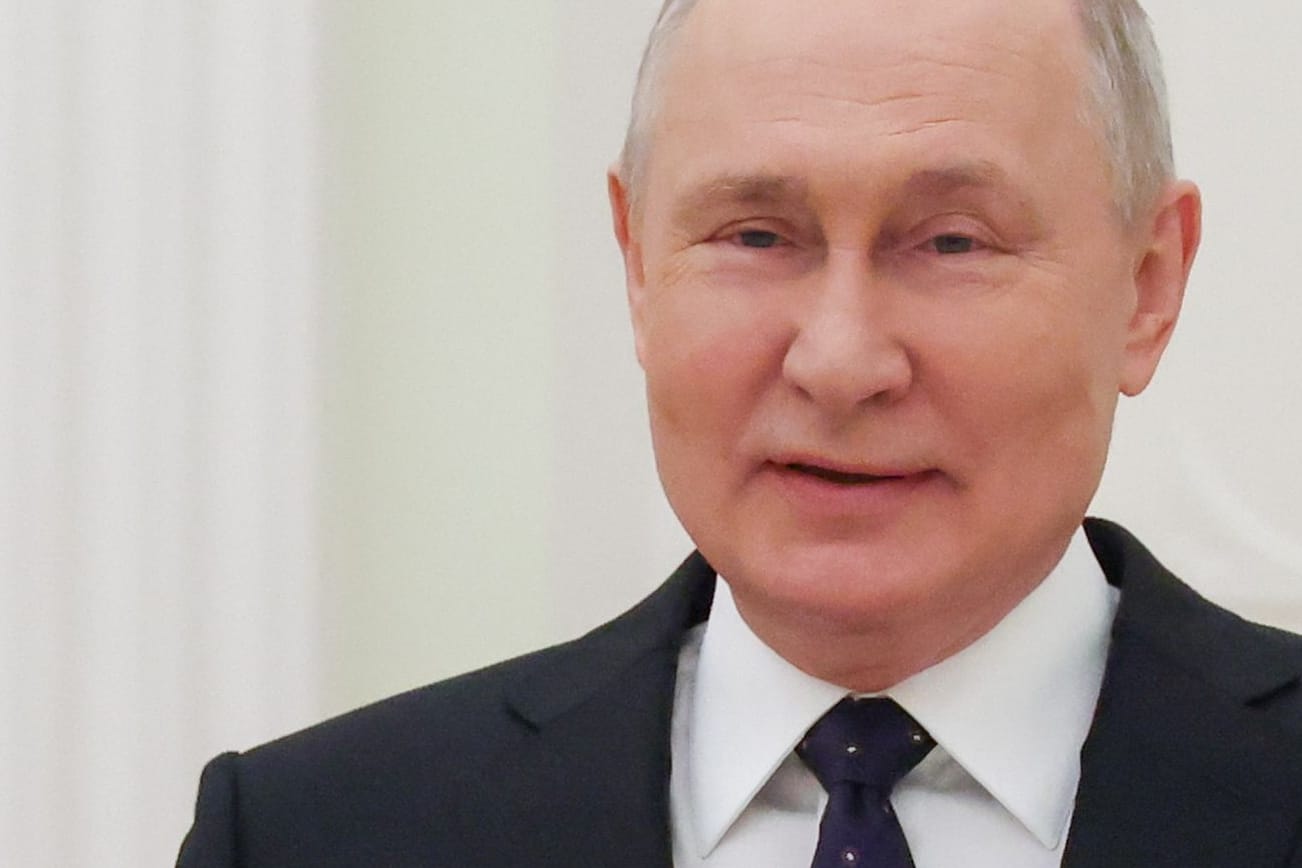 Wladimir Putin: Russland Despot will die Gesellschaft kontrollieren.