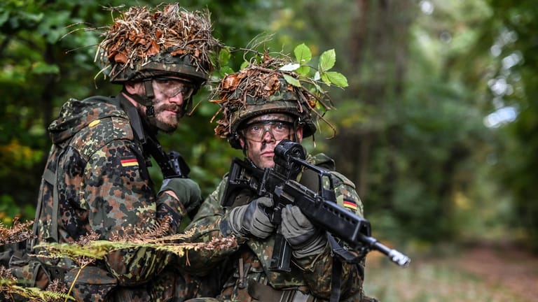 Bundeswehr-Reservisten bei einer Übung: 2022 sind mehr Menschen zur Bundeswehr gegangen als im Vorjahr.