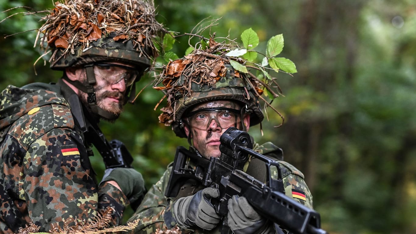 Bundeswehr-Reservisten bei einer Übung: 2022 sind mehr Menschen zur Bundeswehr gegangen als im Vorjahr.