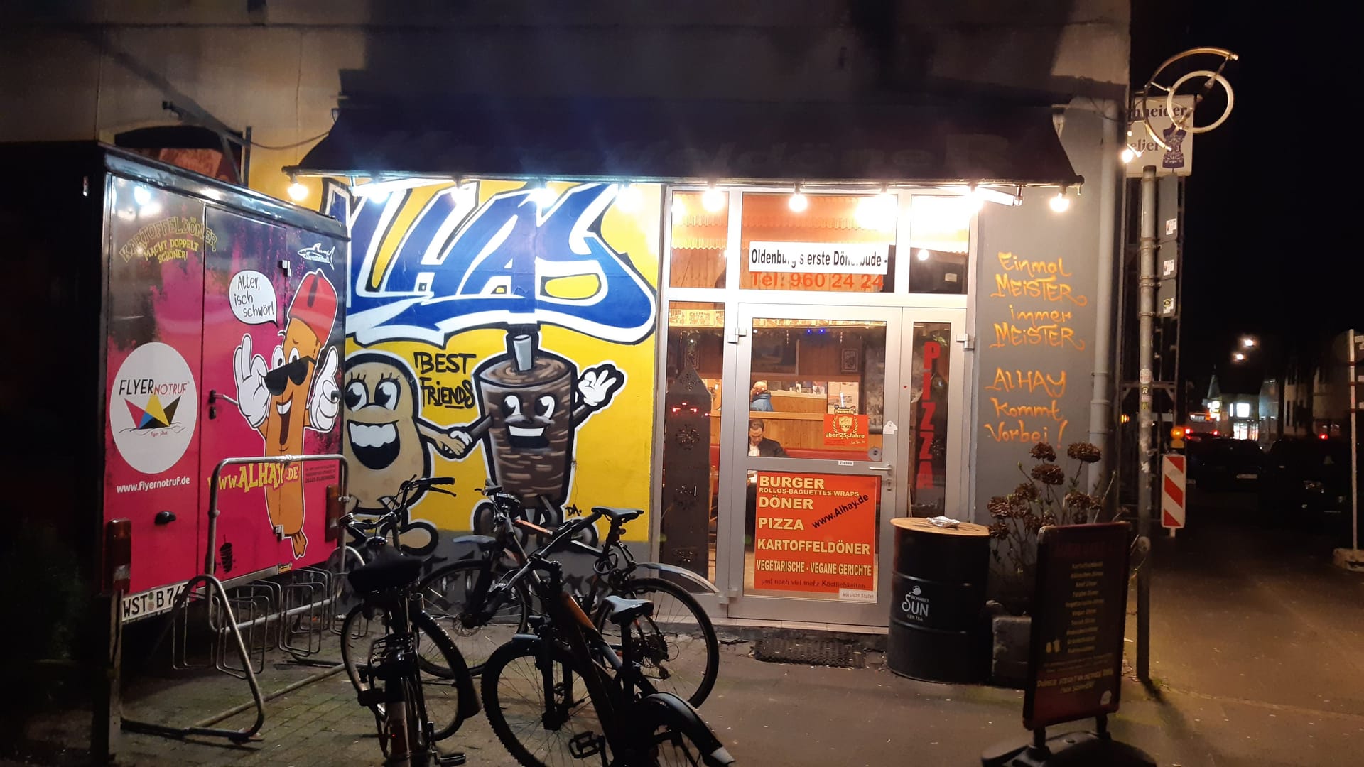 Der kleine Eckladen an der Nardorster Straße ist stets gut besucht. Das Geschäft läuft offenbar, samstags hat das Geschäft gar nicht geöffnet.