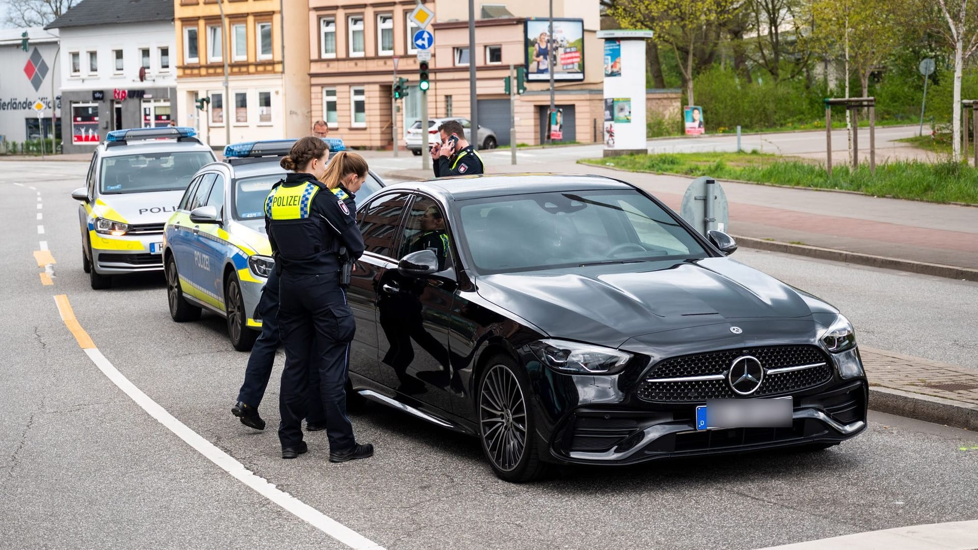 Verletzte mit Messerstichen in Auto Verletzte mit Messerstichen in Auto