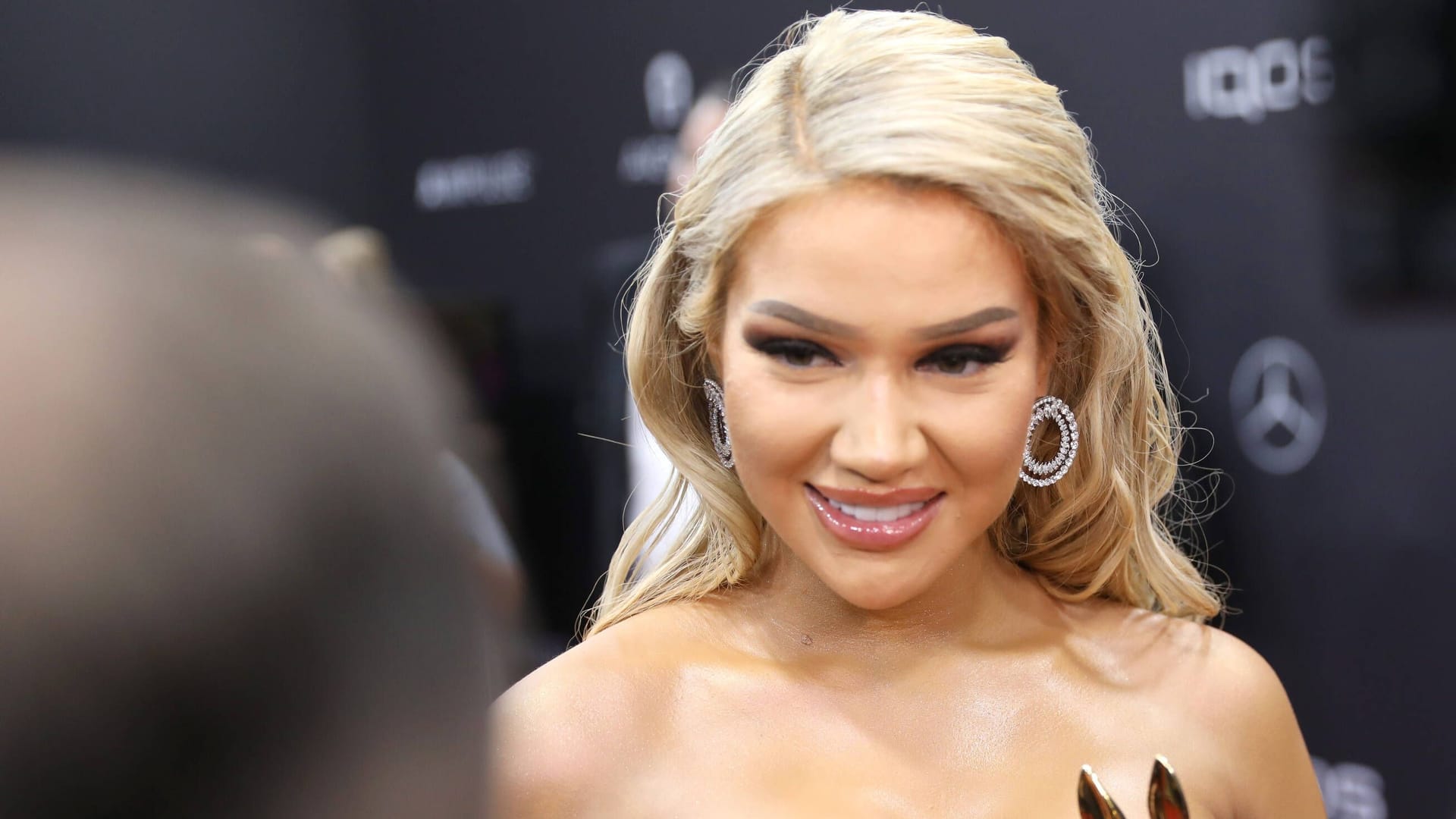 Shirin David (Archivbild): Seit ihrem Geburtstag ist sie Besitzerin einer pinken Mercedes G-Klasse. Shirin David (Archivbild): Seit ihrem Geburtstag ist sie Besitzerin einer pinken Mercedes G-Klasse.