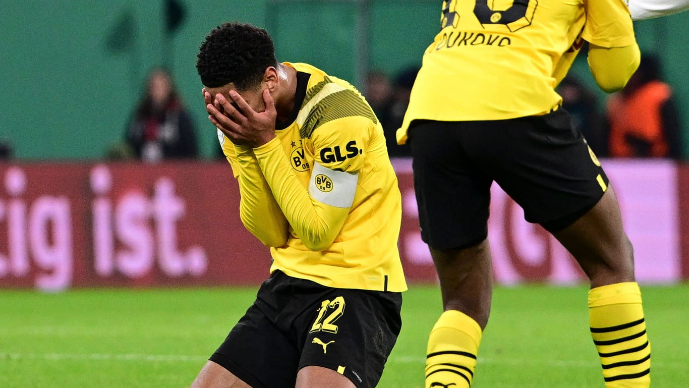 Jude Bellingham am Boden: Der Dortmunder war nach der Niederlage in Leipzig enttäuscht.