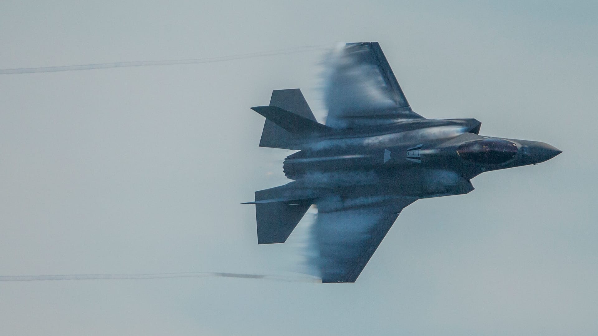 US-amerikanischer F-35 Kampfjet am Himmel (Symbolbild): Allein aus den USA werden 100 Maschinen zur Übung erwartet.