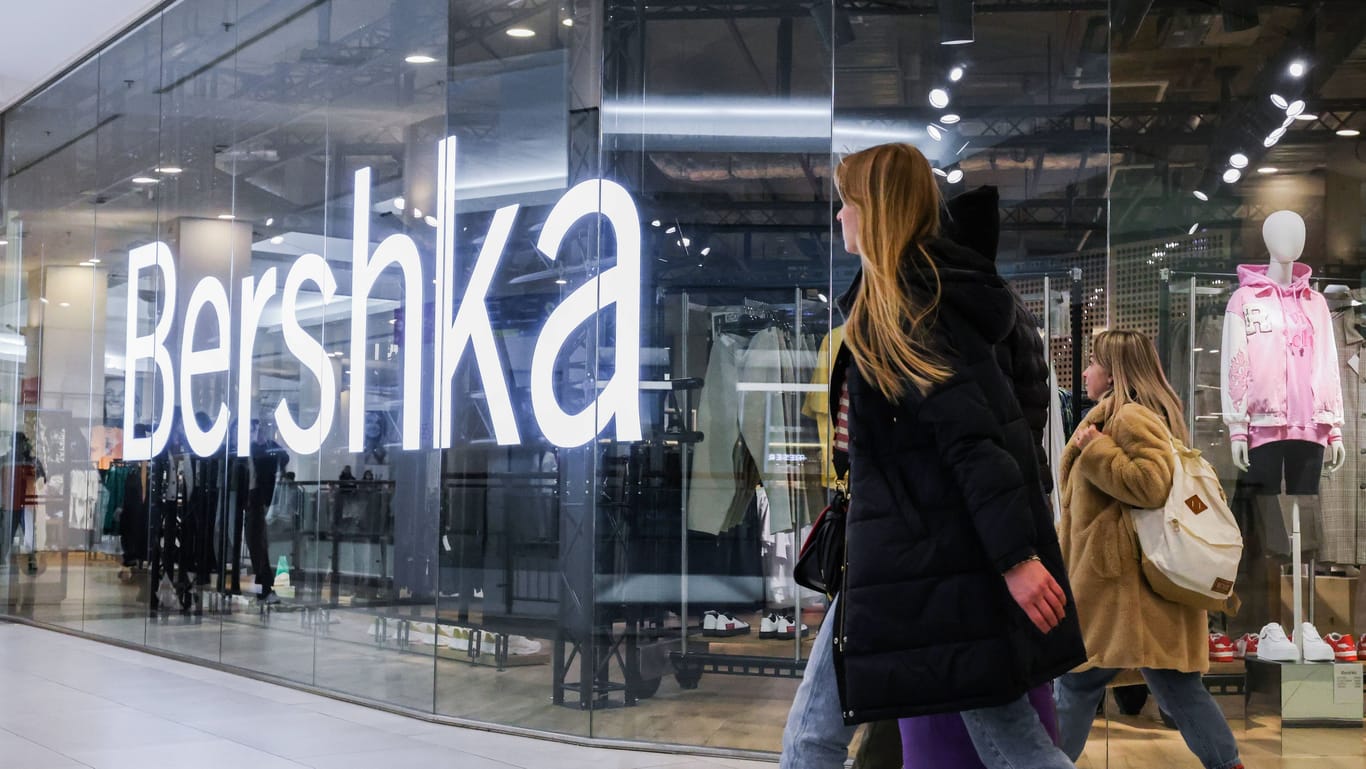 Eine Filiale von "Bershka" in einer Shopping-Mall (Symbolfoto): Auch im Weserpark wird bald ein Store eröffnen.