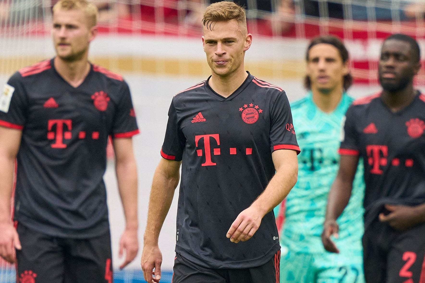 Mattijs de Ligt, Joshua Kimmich, Yann Sommer und Dayot Upamecano: Die Startruppe des FC Bayern musste mit dem 1:3 den nächsten Rückschlag im Kampf um die deutsche Meisterschaft verkraften.