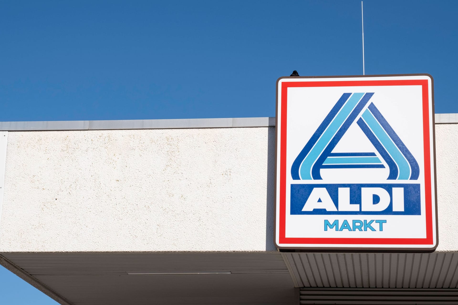 Kampfansage: Aldi wirbt ab diesem Wochenende mit dem Slogan "täglich frisch, immer günstig".