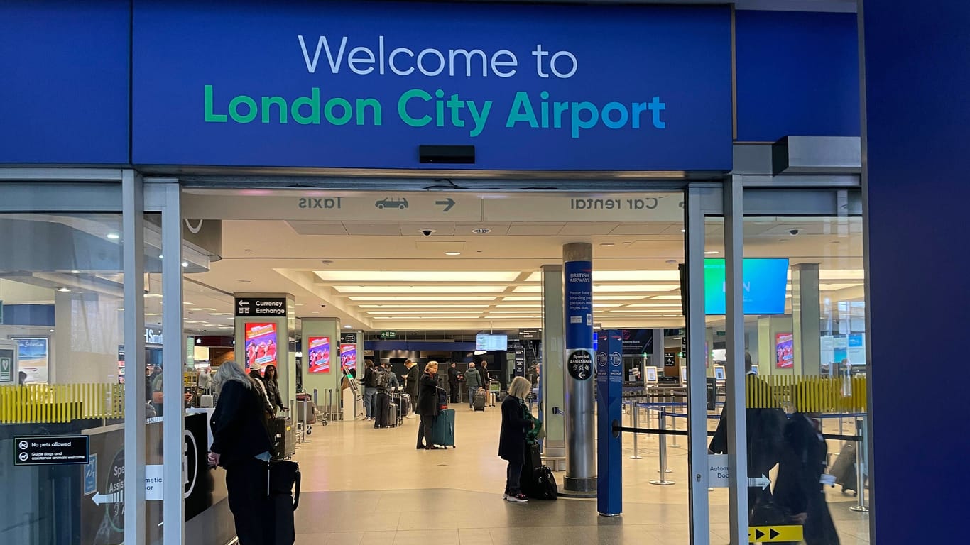 London City Airport: Der Flughafen hat die 100-Milliliter-Grenze für Flüssigkeiten im Handgepäck gestrichen.