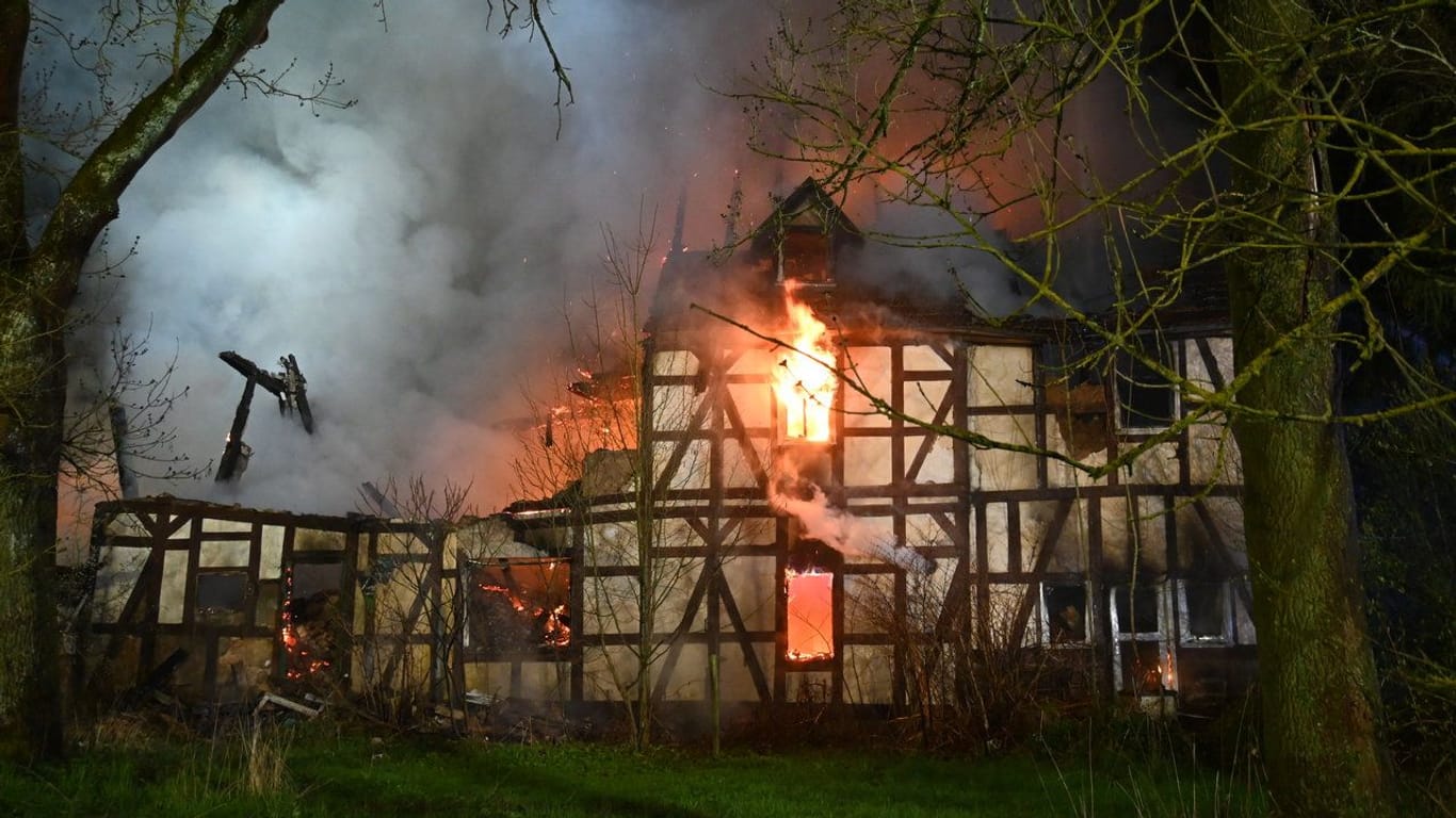 Das Haus des "Kannibalen von Rotenburg" ist in der Nacht zum Montag niedergebrannt.