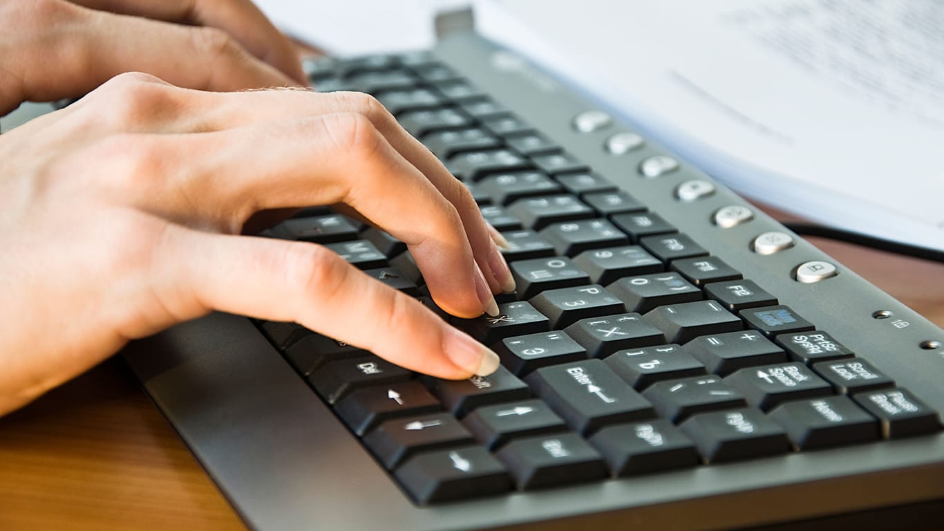 Tipp und Klick: Gestresste Menschen sollen neuen Erkenntnissen nach Maus und Tastatur anders benutzen.