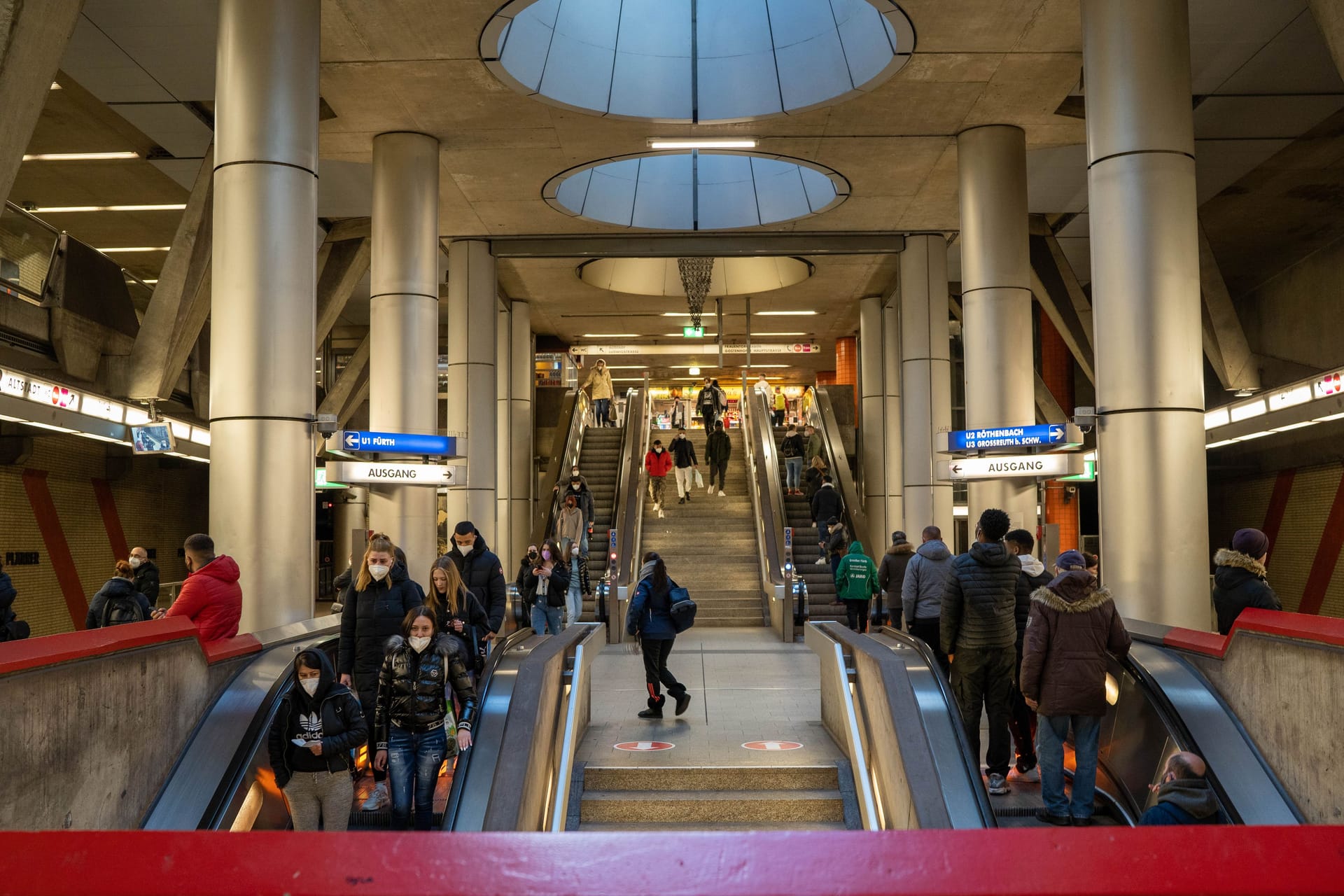 Plärrer in Nürnberg (Symbolbild): Mit dem Sozialticket können finanziell schwächer gestellte Nürnberger günstig den Nahverkehr nutzen - nun auch in ganz Deutschland.