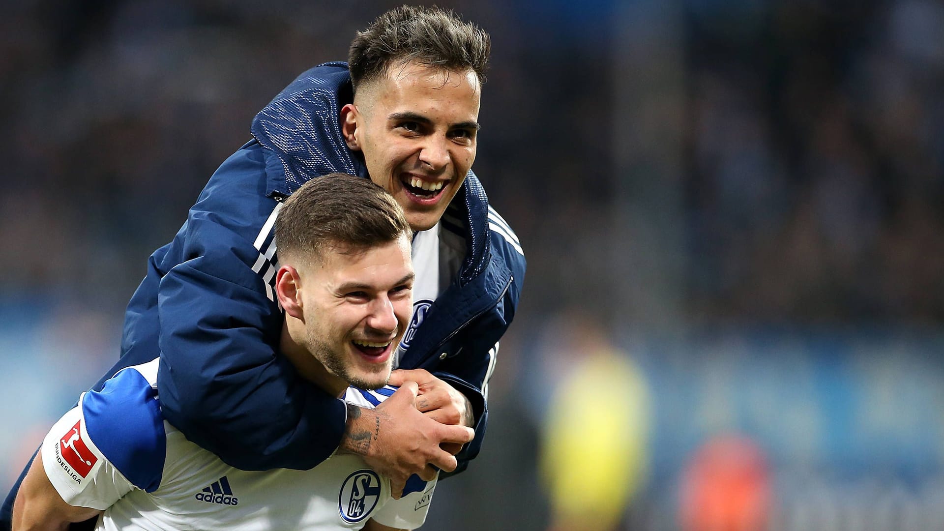 Rodrigo Zalazar (oben) und Tom Krauß: Die Schalker Spieler treffen am Samstagnachmittag auf Bayer Leverkusen.