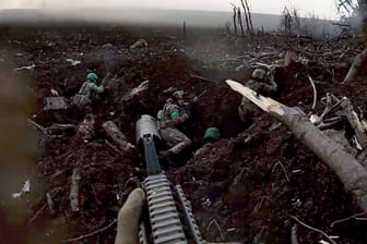 Ukrainischer Soldat nimmt es mit russischen Söldnern auf