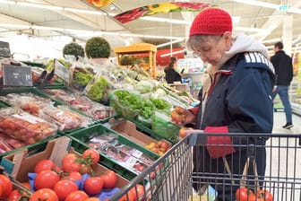 Einkauf in einem Supermarkt (Symbolbild):