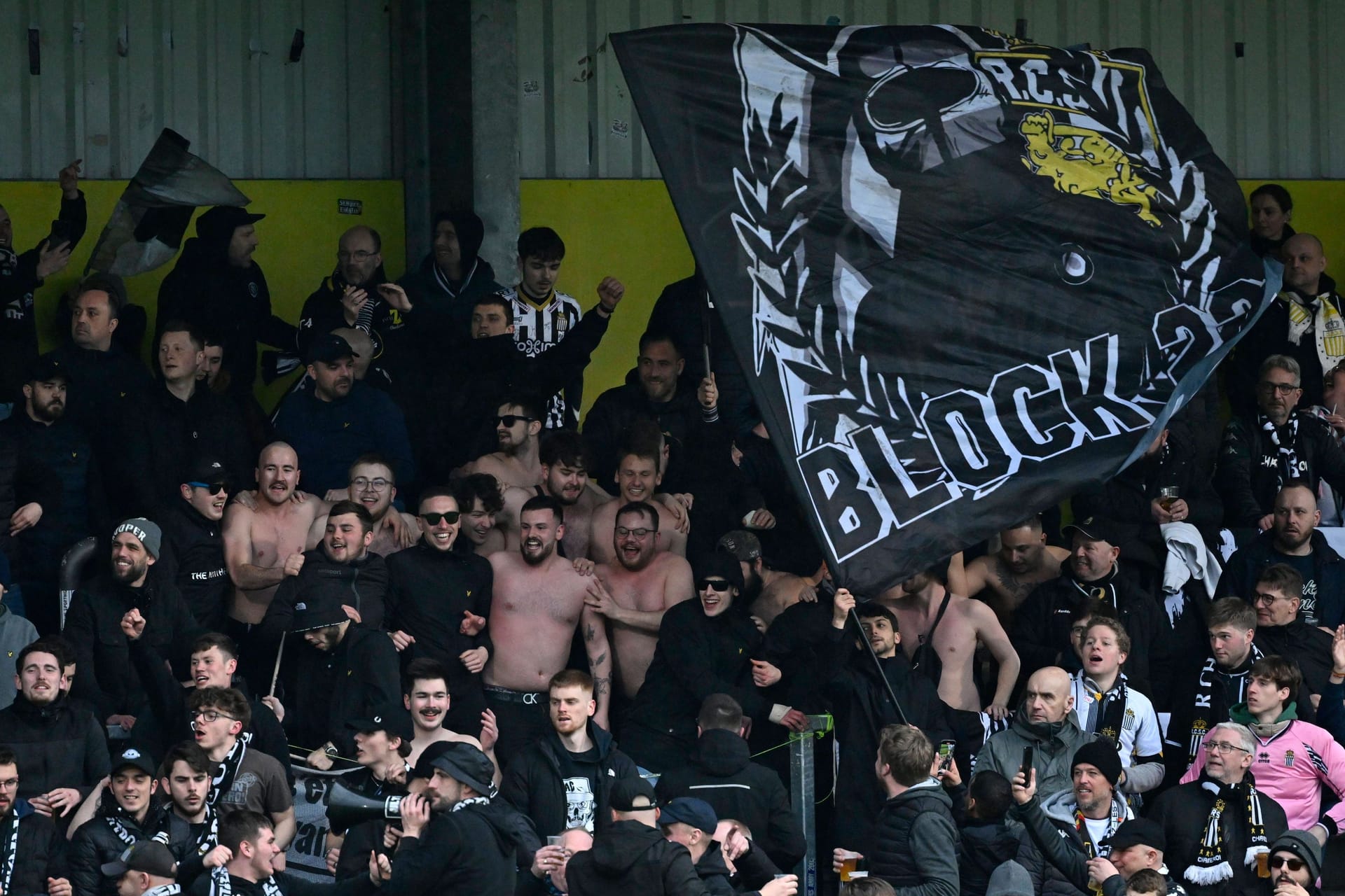 Fans des RSC Charleroi: Sie sorgten für einen Eklat.