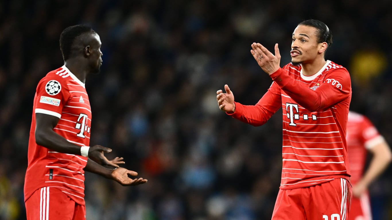 Leroy Sané (r.) und Sadio Mané: Die Auseinandersetzung zwischen den beiden Bayern-Stars sorgt weiter für Schlagzeilen.
