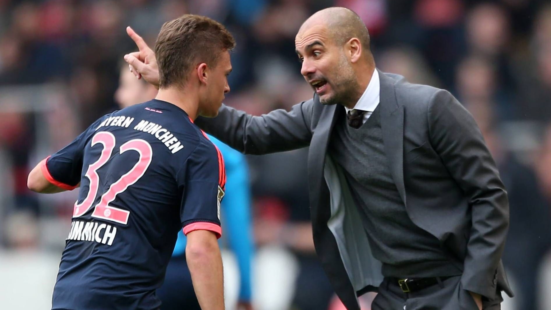 Joshua Kimmich (l.) und Pep Guardiola: Unter dem Katalanen machte der Nationalspieler seine ersten Schritte beim FC Bayern.