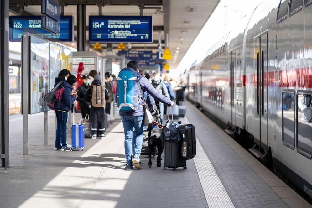 In Nürnberg wie im ganzen Land kommt der Fernverkehr am Freitag zum Erliegen.