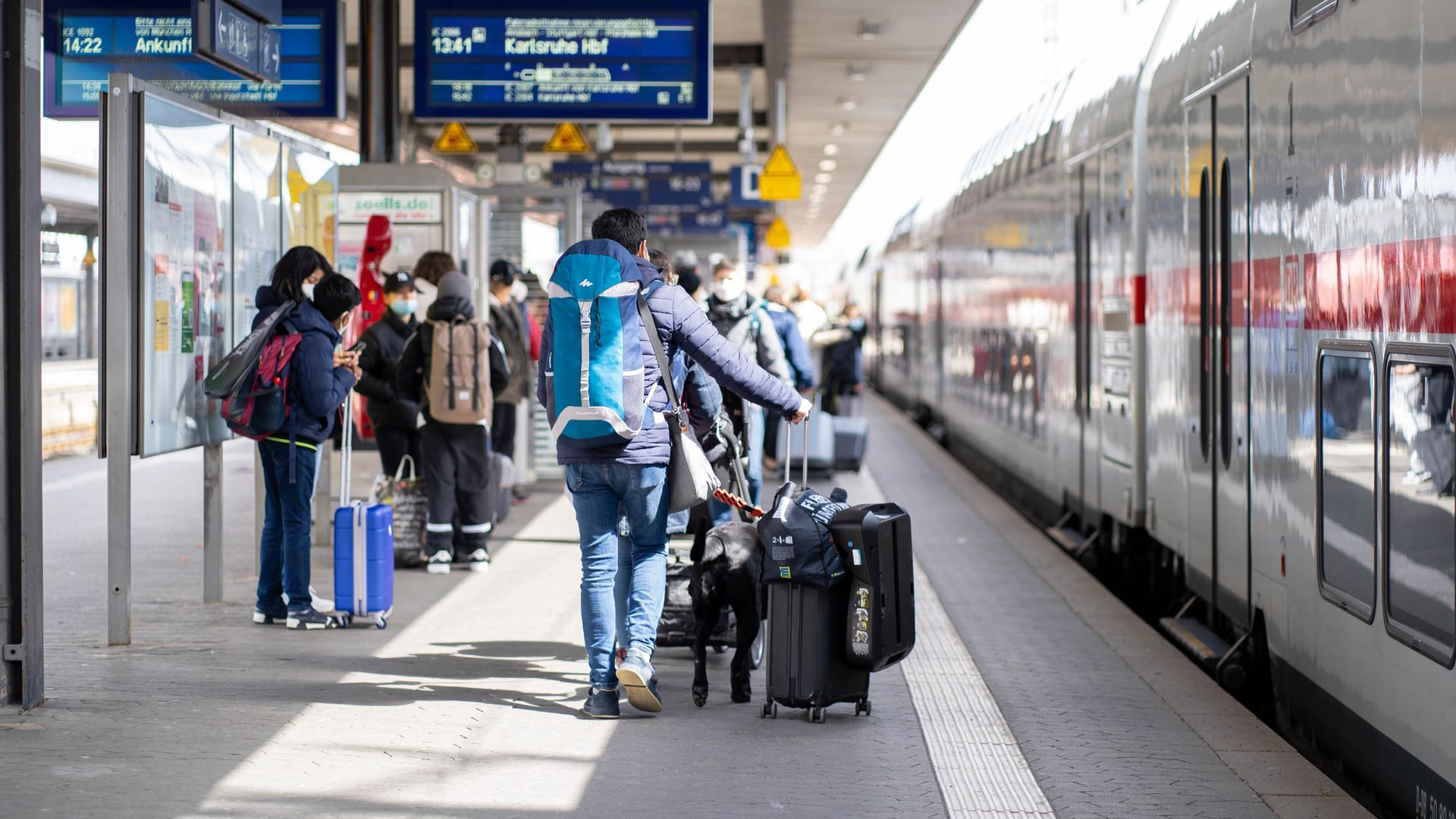 In Nürnberg wie im ganzen Land kommt der Fernverkehr am Freitag zum Erliegen. In Nürnberg wie im ganzen Land kommt der Fernverkehr am Freitag zum Erliegen.