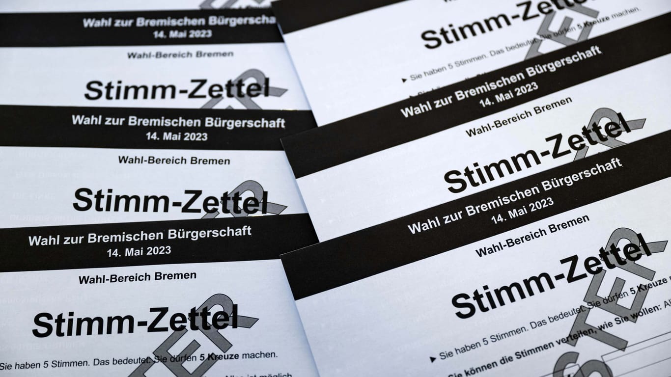 Muster von Stimmzetteln für die Wahl zur Bremischen Bürgerschaft liegen im Statistischen Landesamt (Symbolbild): Interessierte können den Kandidaten Fragen stellen.
