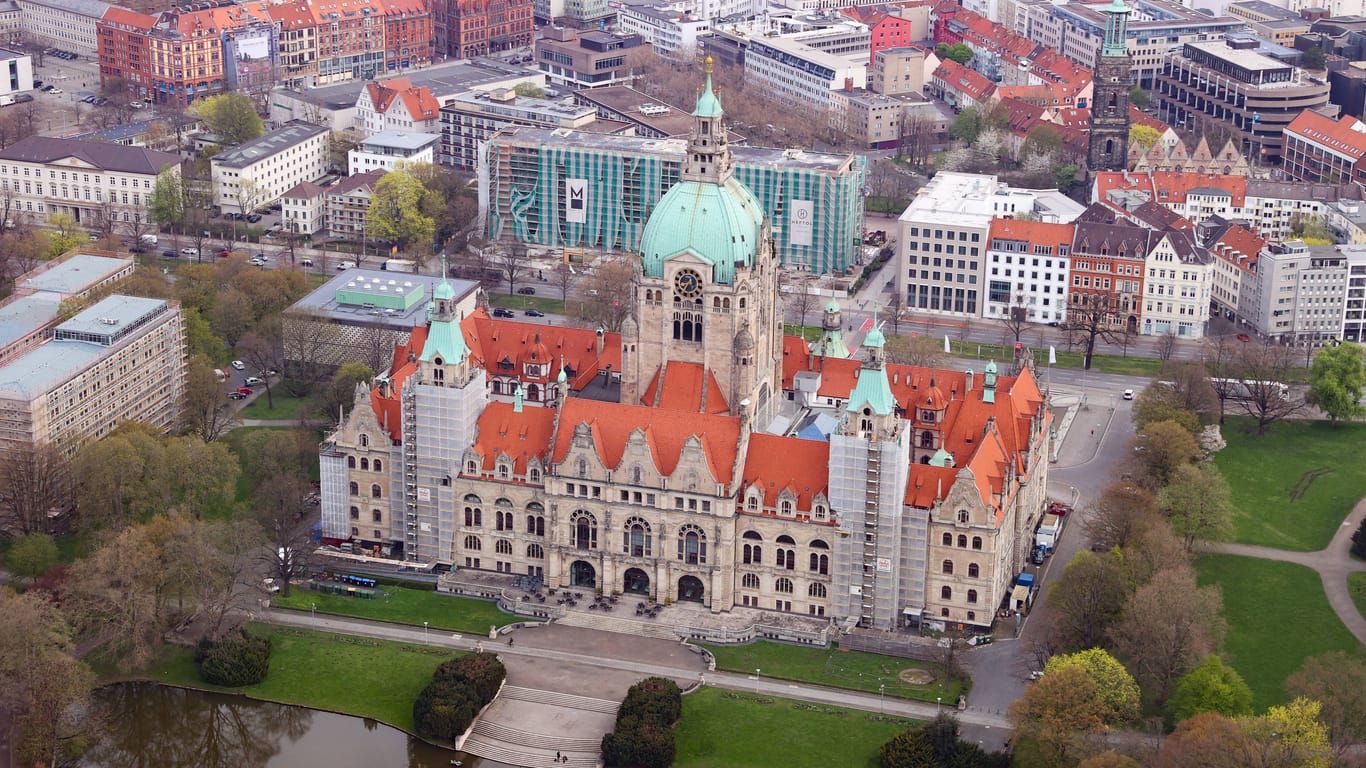 Neues Rathaus in Hannover: Die Stadt will auf Dauer eine Viertagewoche für ihre Mitarbeiter einführen – auch um interessanter für Arbeitnehmer zu werden.
