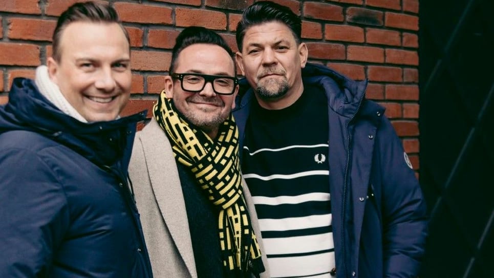 Beste Freunde bei "Kitchen Impossible" (v.l.) Tim Raue, Hans Neuner und Tim Mälzer.