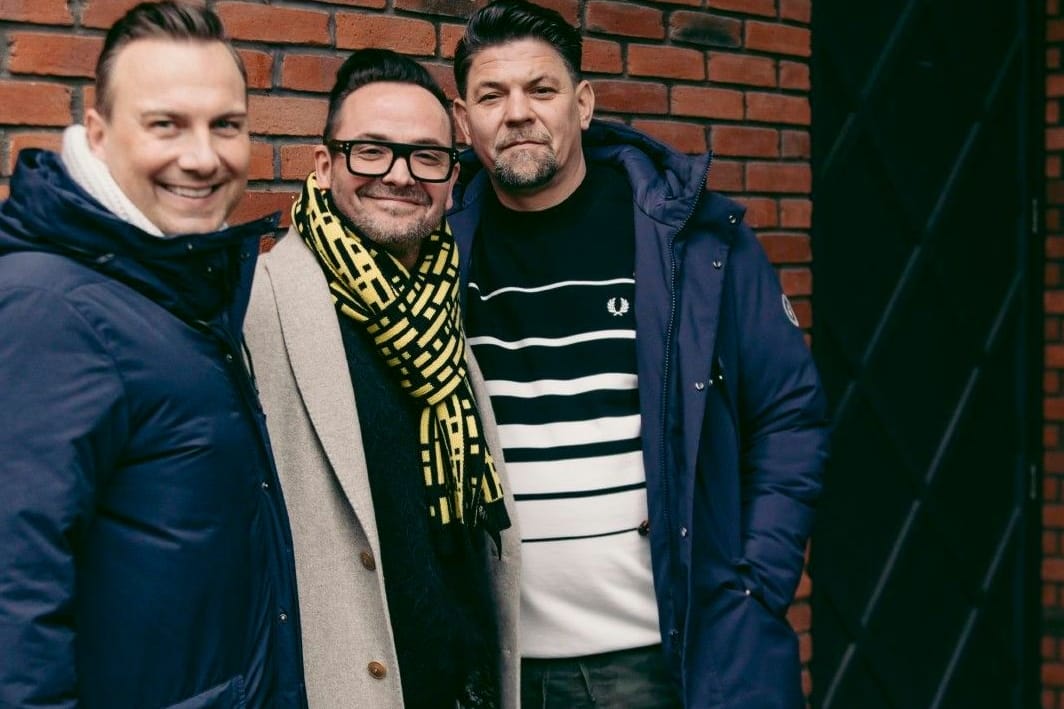 Beste Freunde bei "Kitchen Impossible" (v.l.) Tim Raue, Hans Neuner und Tim Mälzer.