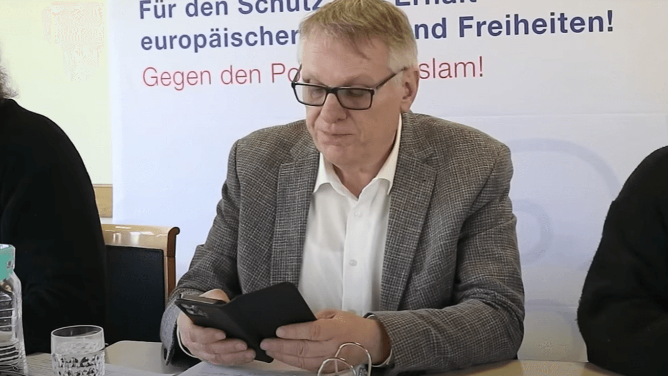 Günter Geuking, Vorsitzender der "Bürgerbewegung Pax Europa", kritisiert Michael Stürzenberger in einer Pressekonferenz: Dabei bezichtigt er ihn der Veruntreuung von Geldern.