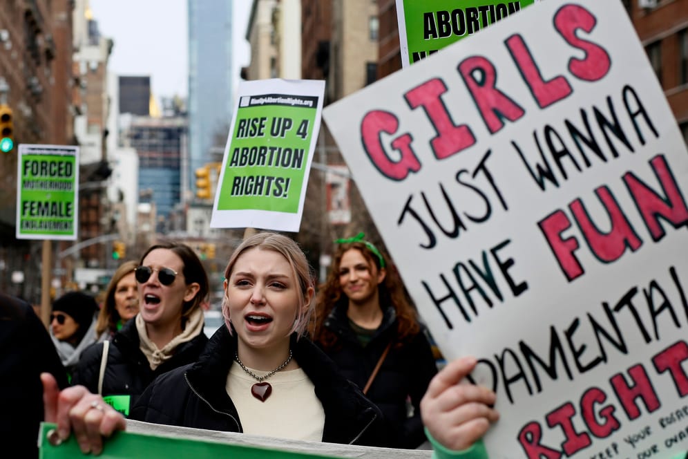 In den USA tobt ein Kulturkampf: Frauen gehen für das Recht auf eine legale Abtreibung in New York auf die Straße.