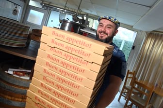 Alle Hände voll zu tun: Giovanni Stincone aus Garching bei München ist Europameister im Pizzabacken.