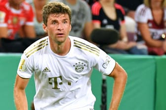 Thomas Müller im aktuellen Auswärtstrikot: Die Zeiten des schlichten Weiß sind in der nächsten Saison wohl vorbei.