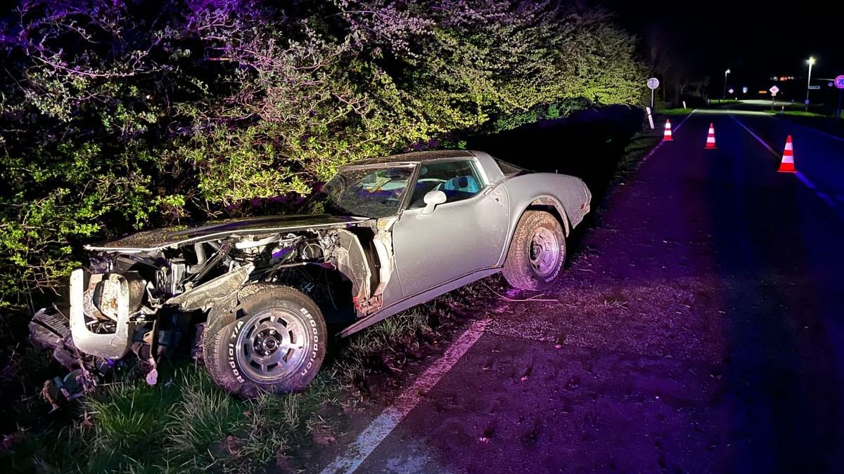 Die zerstörte Corvette: An dem Fahrzeug entstand ein hoher Sachschaden.