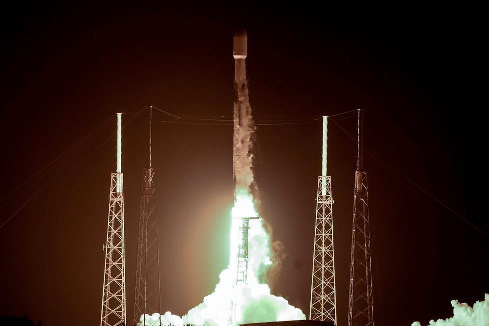 Auf zum Mond: Bereits im Dezember ist eine Falcon 9-Rakete mit dem japanischen Rover "Hakuro-R" an Bord zum Mond aufgebrochen.