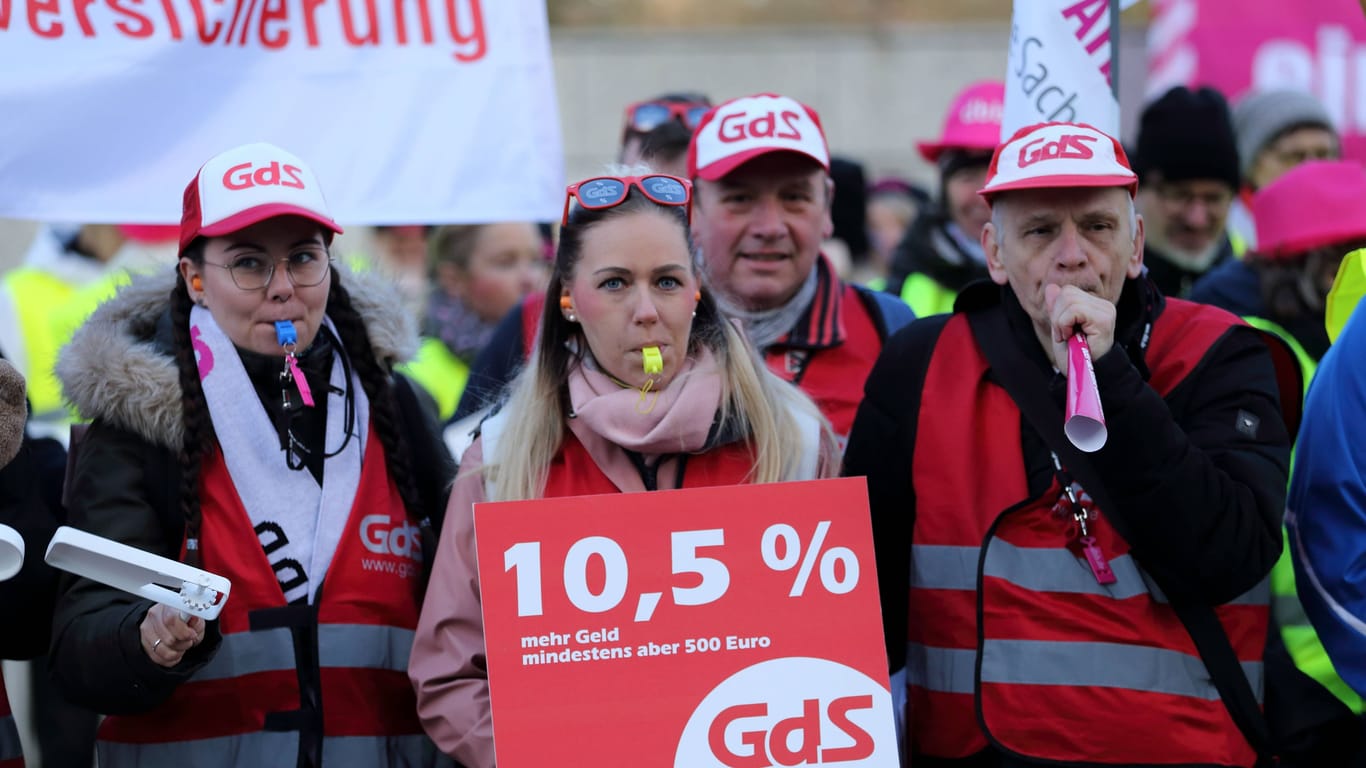 prototypekende fordern mehr Lohn (Archivbild): Die Tarifparteien im öffentlichen Dienst haben sich jetzt geeinigt.