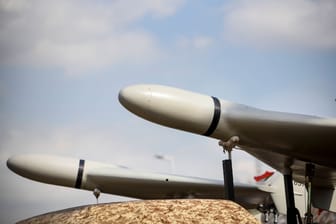 Eine Drohne vom Typ Shahed-136 im Iran (Archivbild): Bislang war Russland auf Lieferungen dieser Kamikaze-Waffe angewiesen, das soll sich umgehend ändern.