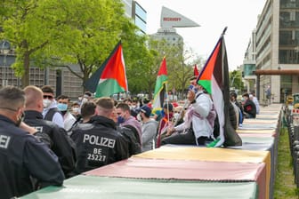 Eine Pro-Palästina-Kundgebung in Berlin (Symbolbild): Hintergrund waren die Zusammenstöße rund um die Al-Aksa-Moschee in Jerusalem.