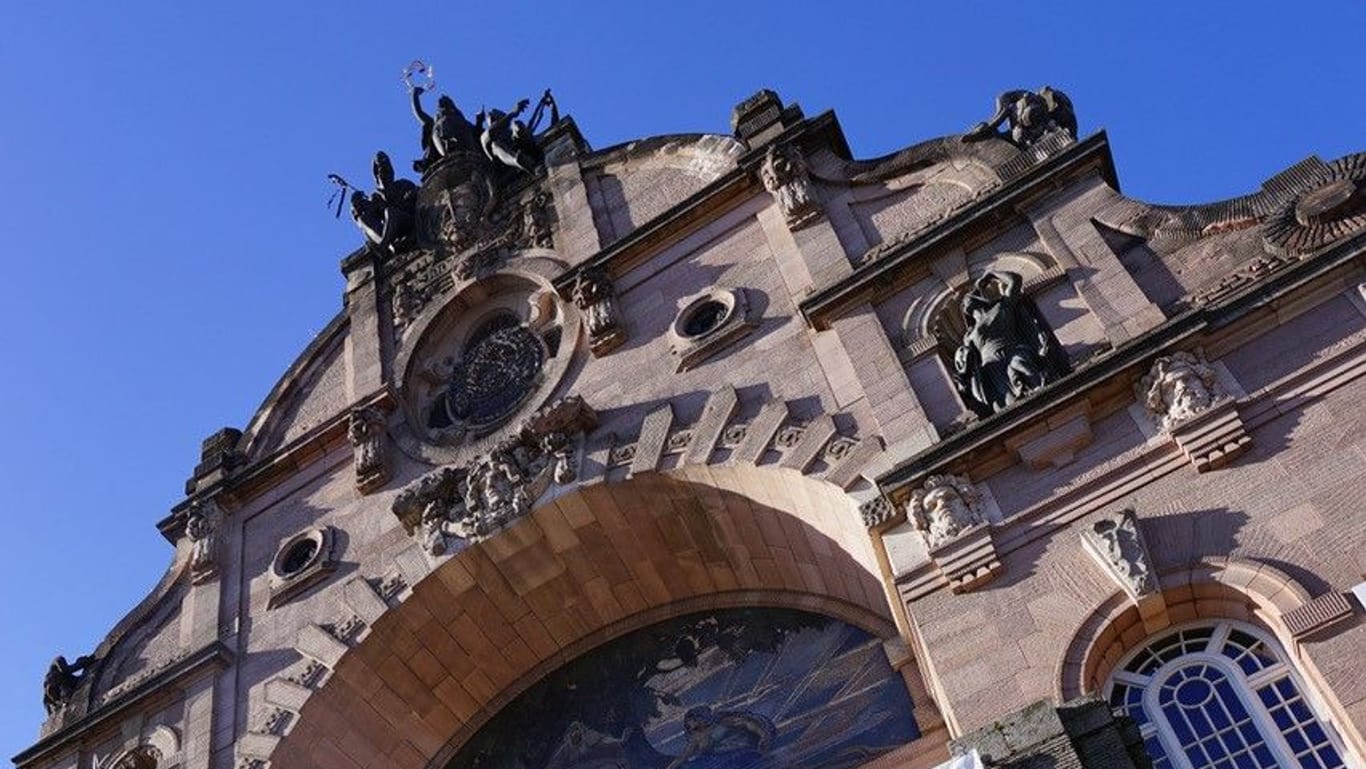 Das altehrwürdige Nürnberger Opernhaus am Richard-Wagner-Platz ist in die Jahre gekommen und muss saniert werden.