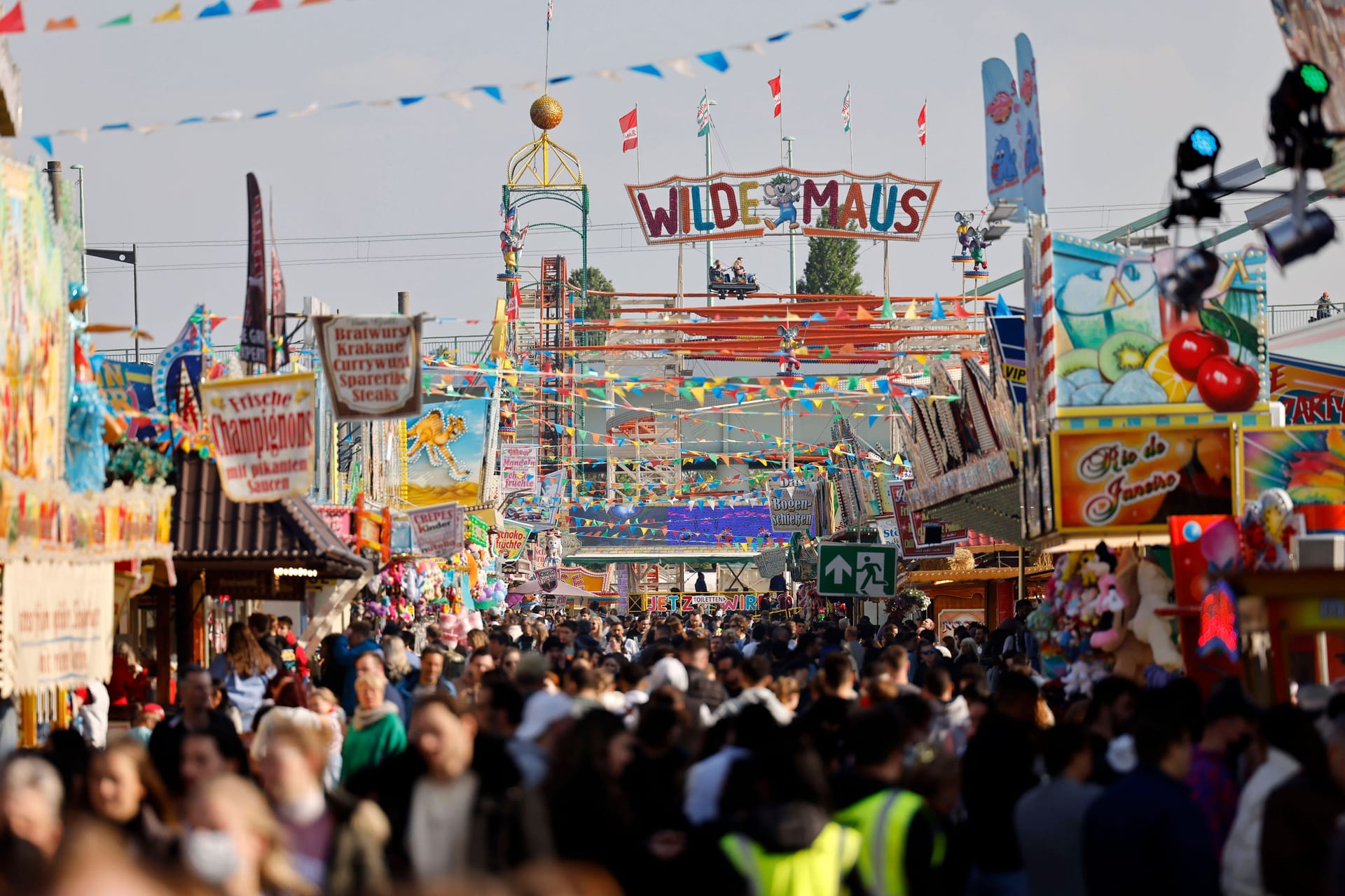 Deutzer Kirmes (Archivbild): Sie soll als mögliches Anschlagsziel ausgespäht worden sein.