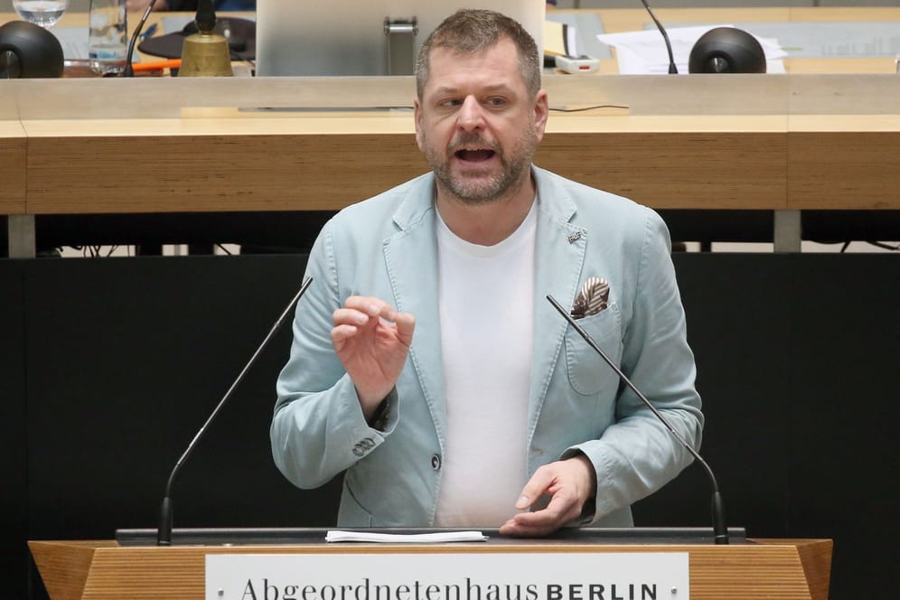Werner Graf spricht im Berliner Abgeordnetenhaus (Archivbild): Er sieht noch Chancen für Rot-Grün-Rot.