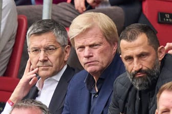 Die Bayern-Bosse um Oliver Kahn (Mitte): Ihr Verein enttäuschte gegen Mainz.