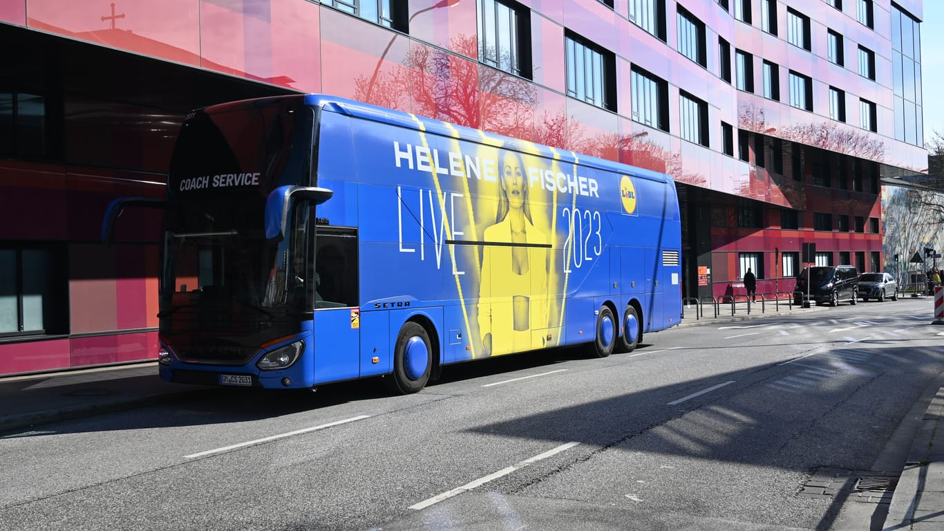 Der Tourbus von Helene Fischer in Hamburg: Die Proben für das Konzert am Dienstag haben begonnen.