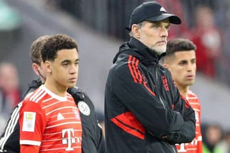 Jamal Musiala (l.) und Thomas Tuchel: Der Coach kritisiert seinen Jungstar.