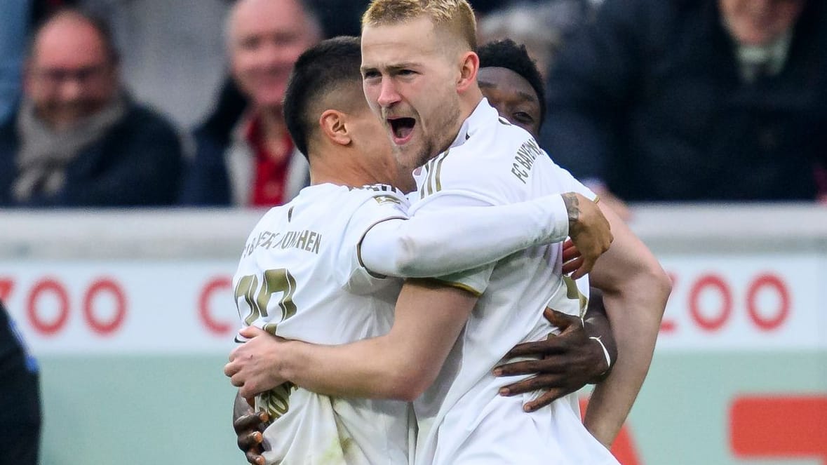 Bundesliga: Der FC Bayern gewann knapp in Freiburg, Matthijs de Ligt erzielte das 1:0..