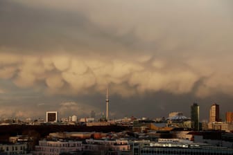 Dunkle Wolken über Berlin.