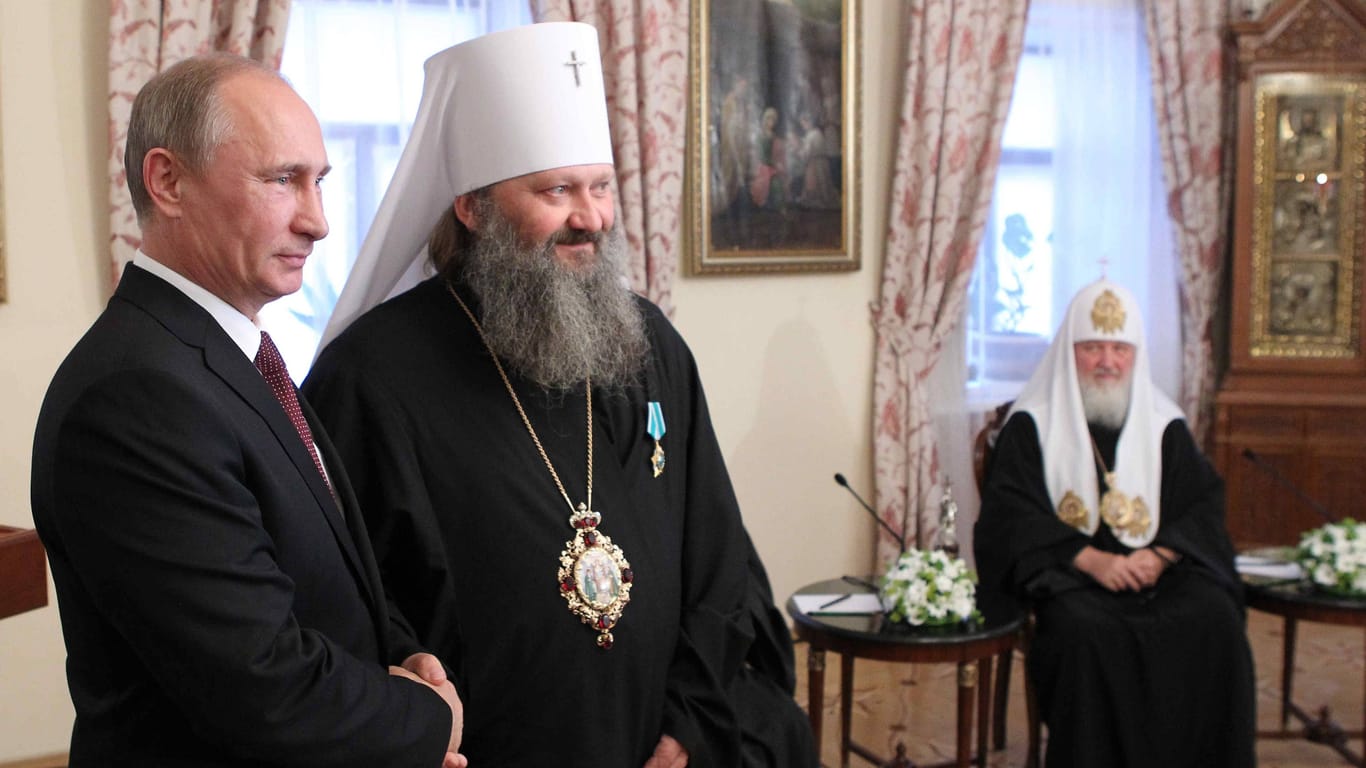 Kremlchef Putin bei einem Besuch bei Abt Pawlo im Kiewer Höhlenkloster 2013.